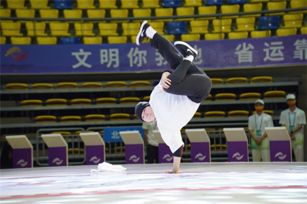网红刘清漪获霹雳舞世界冠军！0的突破为国争光！